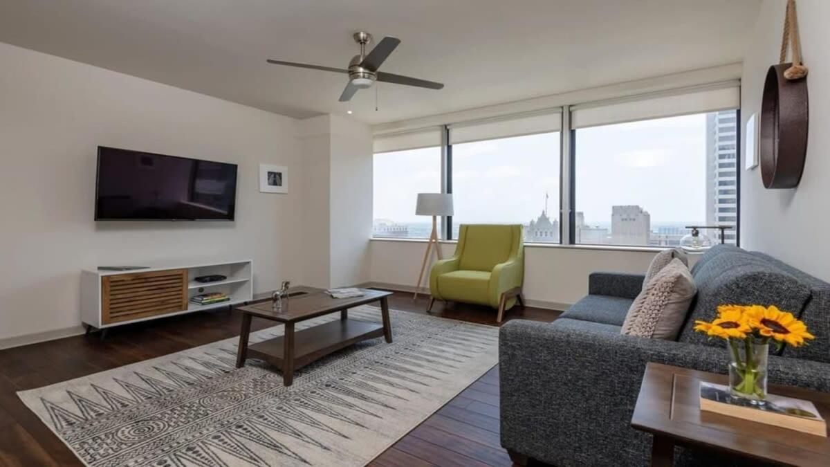 26Th Fl Bold Cozysuites With Pool, Gym 达拉斯 外观 照片
