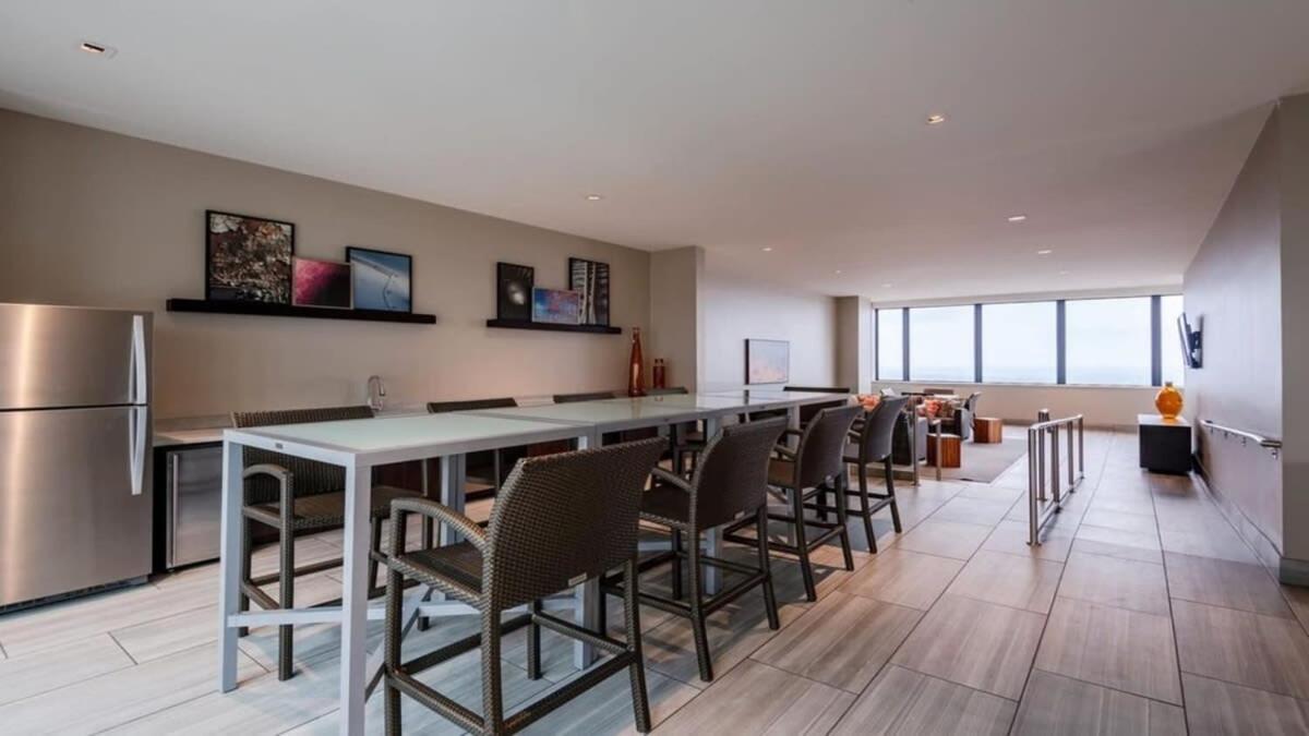 26Th Fl Bold Cozysuites With Pool, Gym 达拉斯 外观 照片