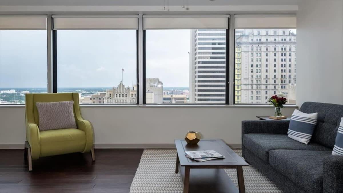 26Th Fl Bold Cozysuites With Pool, Gym 达拉斯 外观 照片