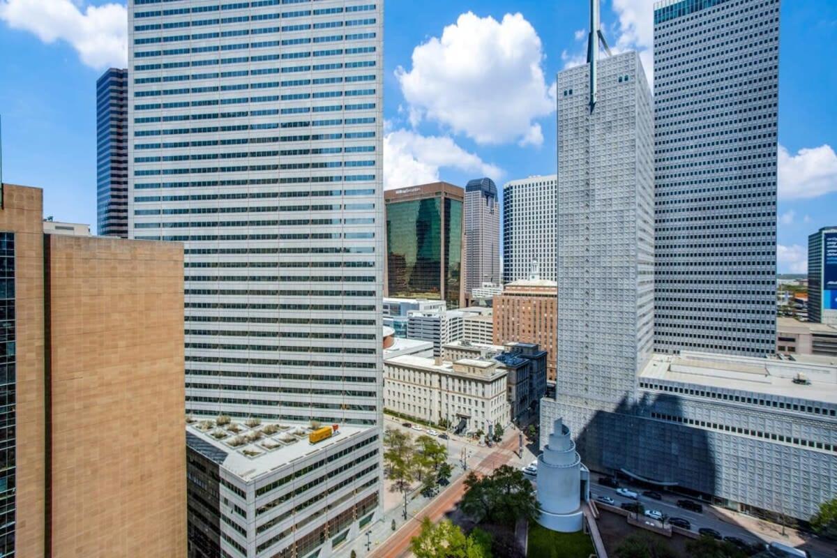 26Th Fl Bold Cozysuites With Pool, Gym 达拉斯 外观 照片