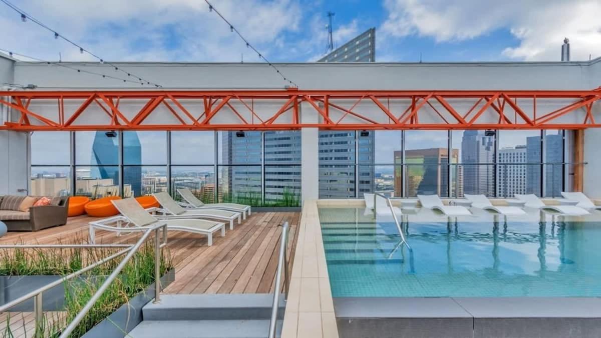 26Th Fl Bold Cozysuites With Pool, Gym 达拉斯 外观 照片